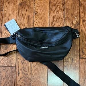 The Flodie Black Belt Bag